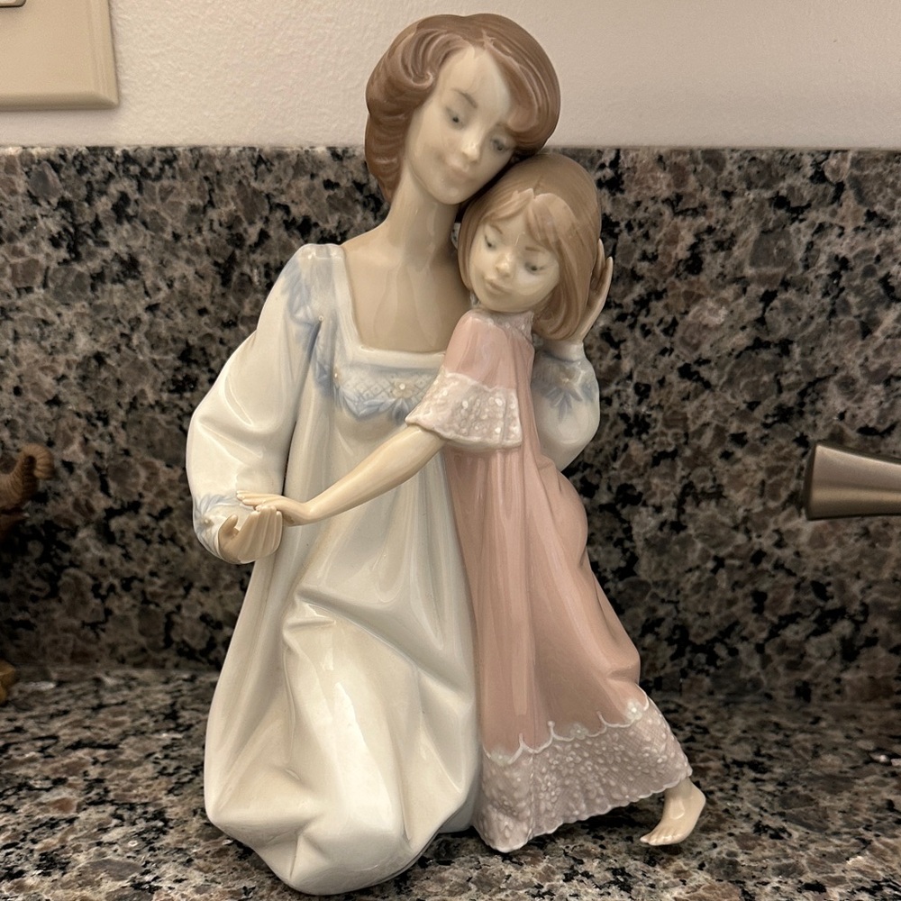 Porcelain Mother and Daughter Figurine in White and Pink